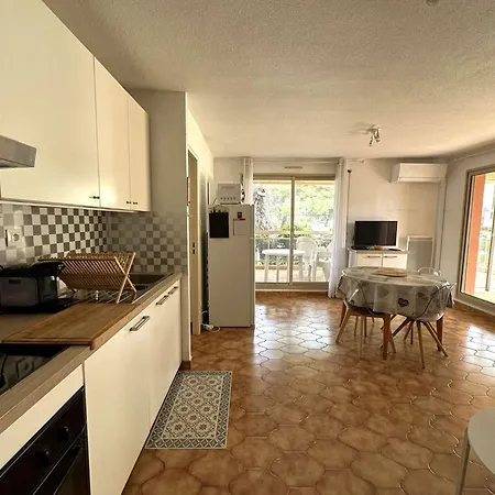 Hyedes Climatise Pour 4 Personnes Sur Le Port De Apartament Hyères