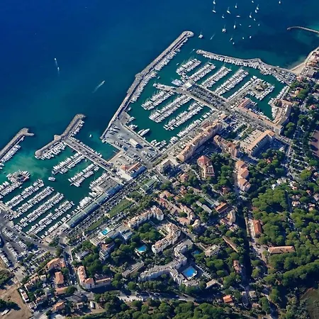 Hyedes Climatise Pour 4 Personnes Sur Le Port De Hyeres